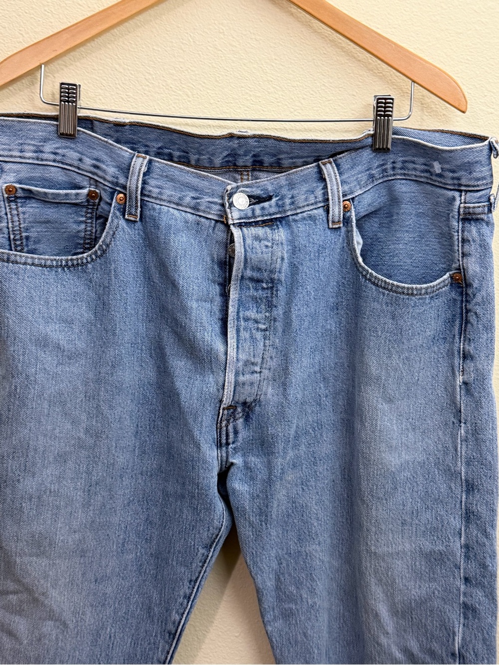 Vintage Levi’s Light Blue Men’s Straight-Leg Jeans